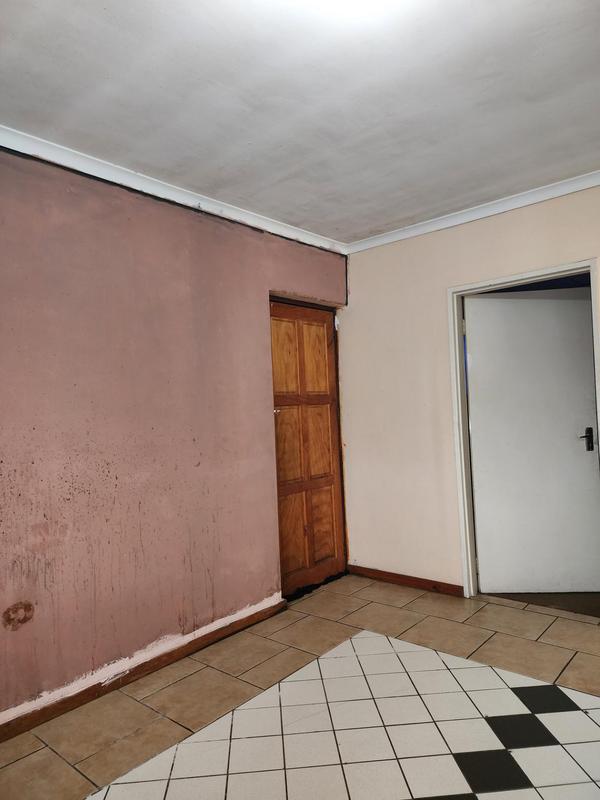 6 Bedroom Property for Sale in Zeekoevlei Western Cape